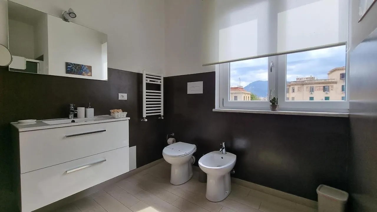 Location10 Bed & Breakfast Palermo 3*,